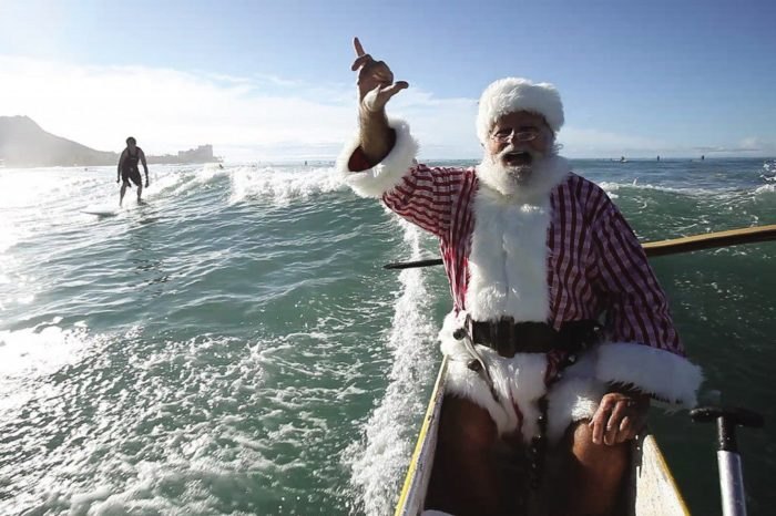 Christmas in Hawaii - Witness Santa arriving on an outrigger canoe