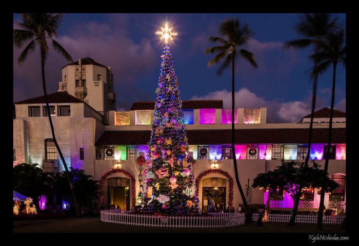 Christmas in Hawaii - Experience the beautiful lights that adorn Honolulu Hale